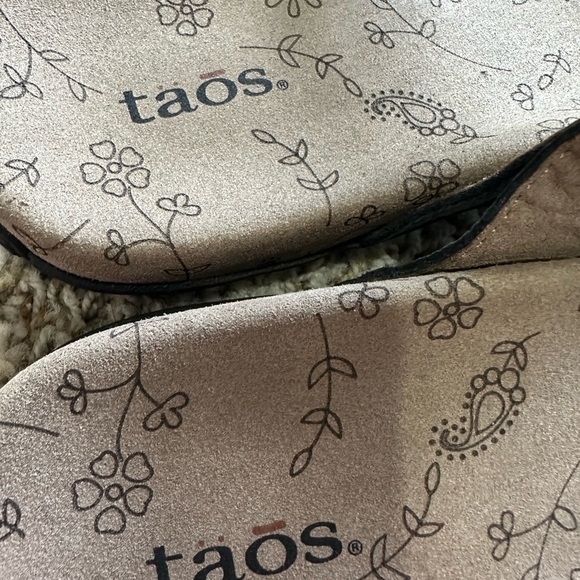 Taos Footwear Women's Tan Sandals w/Floral Pattern Crisscross Straps Double Band - Picture 3 of 8